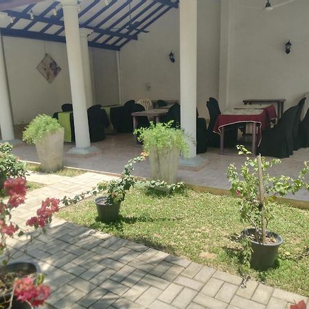 Blue Bell Hotel Negombo Exterior photo